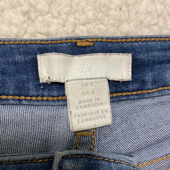 H&M Light Wash Mid-rise Skinny Jeans - Picture 4 of 6